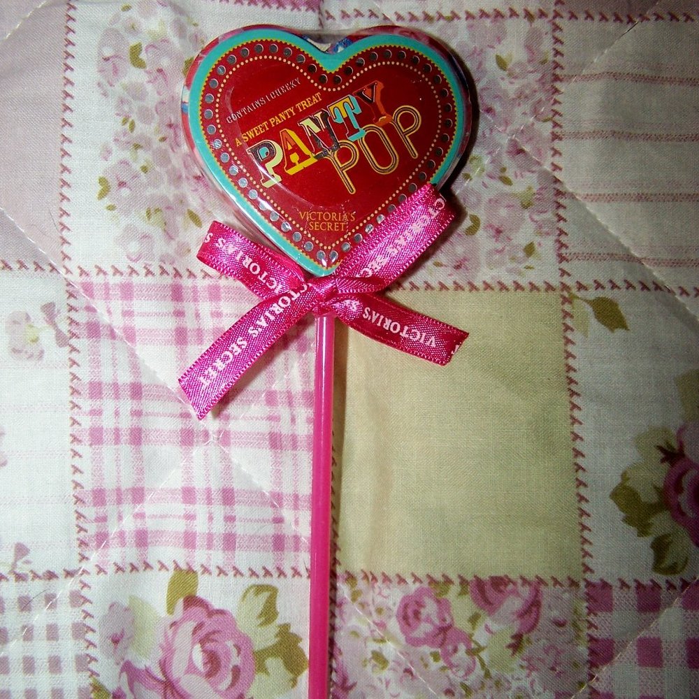 NWT Victoria's Secret Panty Pop Cheeky XS/S Hearts